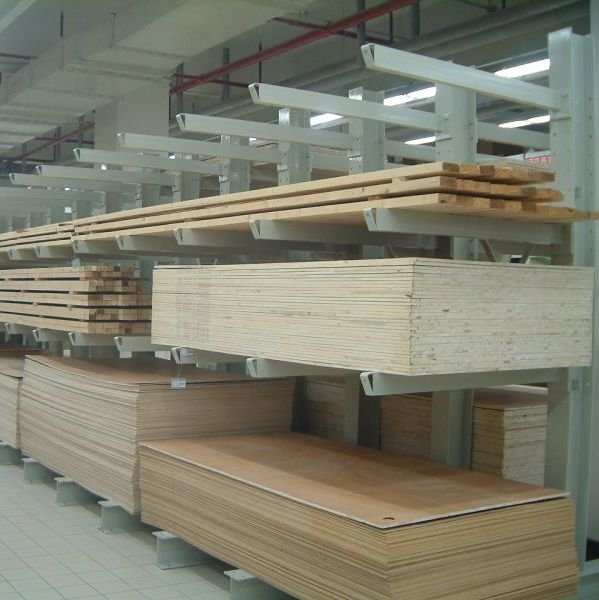 Scaffale a sbalzo